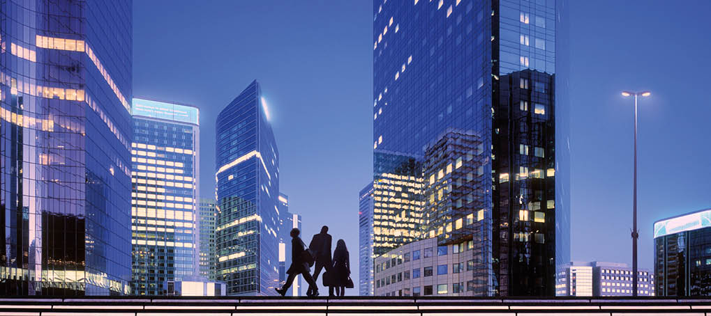 Morning image with businesswoman and businessmen arriving at modern business district 